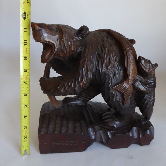 VINTAGE 12” JAPANESE AINU HOKKAIDO CARVED WOOD BEAR WITH CUB SALMON SCULPTURE - Picture 2 of 14